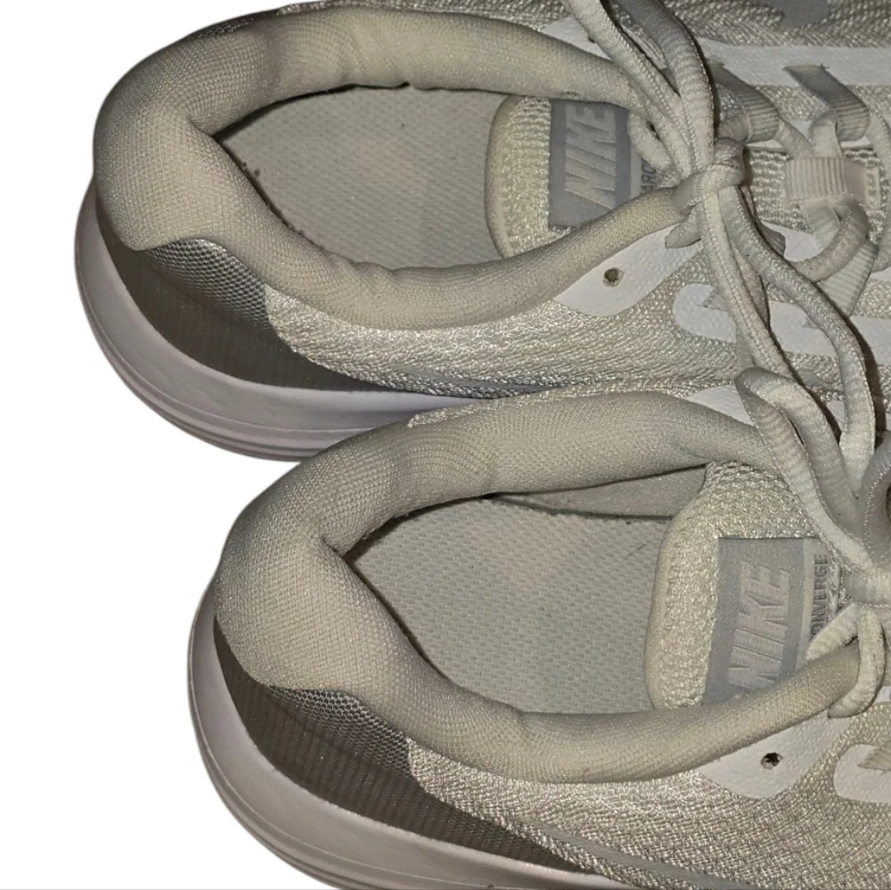 Nike Women's Lunarconverge White/Pure Platinum Wolf Grey‎ Running Shoes Sneakers